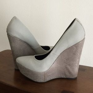 ♻️♻️DONATED ♻️♻️ Wedges